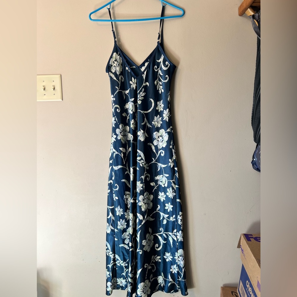Jones New York NWT dark floral navy satin maxi dress size sm. Adjustable straps